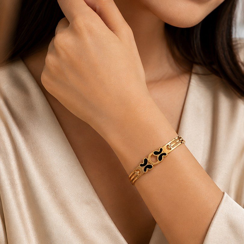 18kt Gold-Plated Midnight Clover Cuff - Image 2